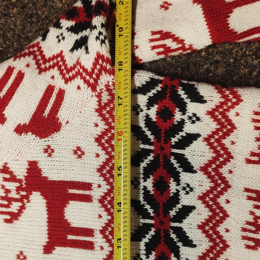 Winter/Christmas Sweater Reindeer & Snowflakes - Picture 7 of 9